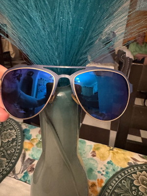 Aviator sunglasses like new with blue mirror and case