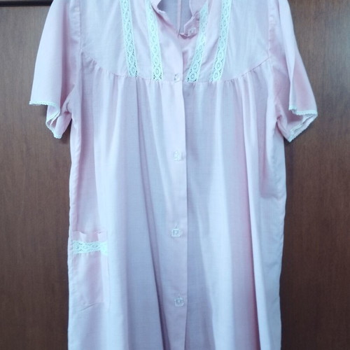 Vintage Milly robe 6XL pastel pink with lace, like new