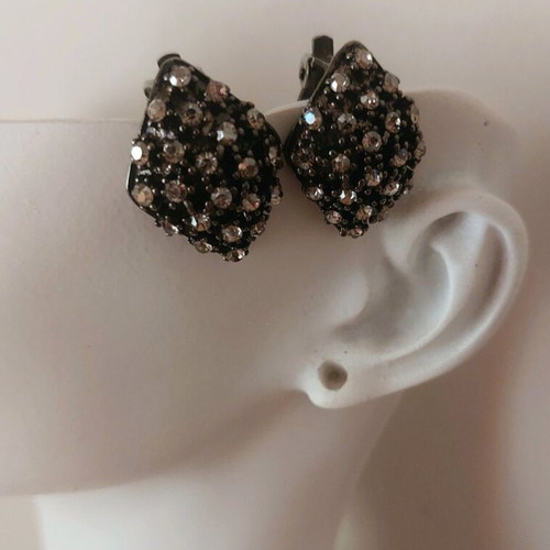 Vintage Faux bijoux clips like new, small silver with rhinestones