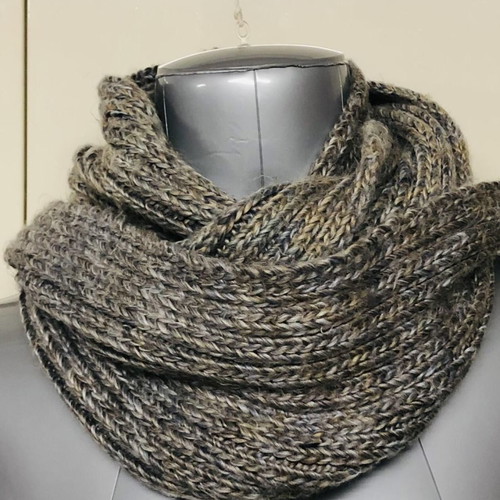 Zara neck scarf used in excellent condition