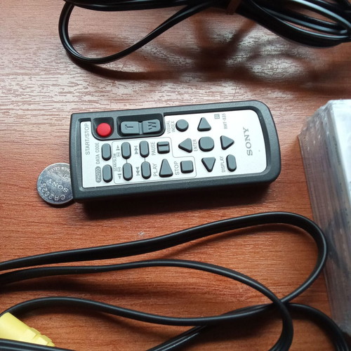 Sony DCR DVD 406 E video camera from 2000 like new