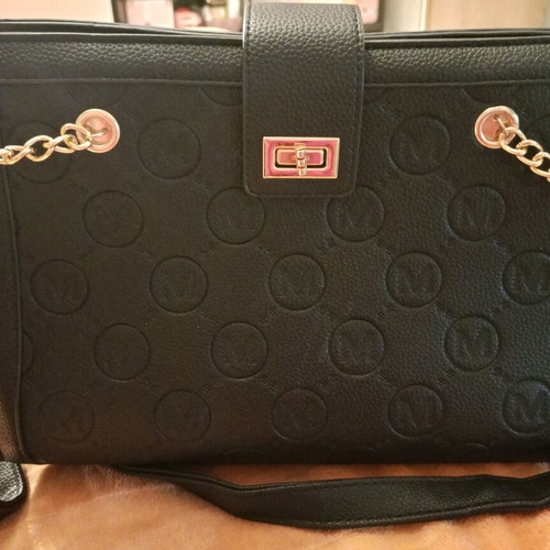 Black daily shoulder bag like new with straps