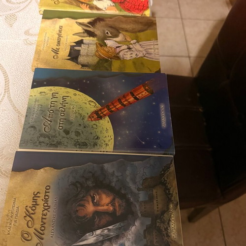Children's classic novels book set like new, pack of five