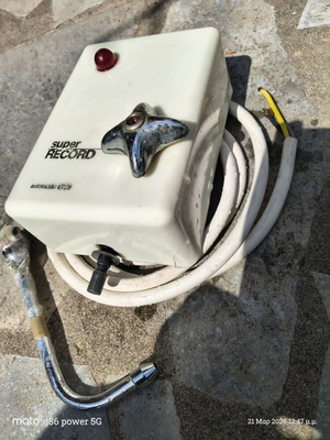 Water Heater like new, old model, unused