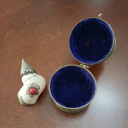 Set of natural Tibetan shells with alpaca overlay, handmade, vintage, collectible