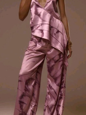 Set with Deep V Neck and Wide Pants new, lilac color