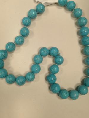 Turquoise necklace with synthetic beads