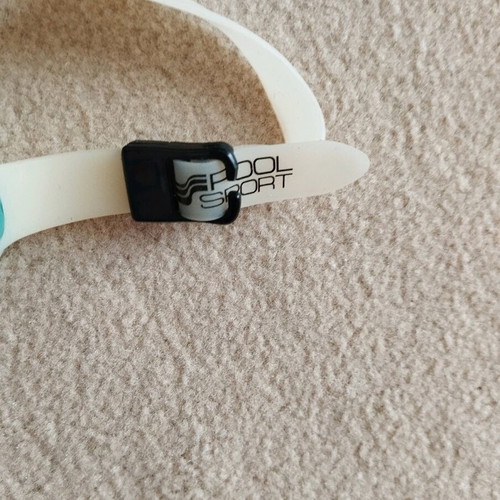 Children's swimming goggles like new