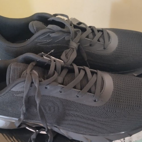 Maui and Sons athletic shoes new, size 46, black