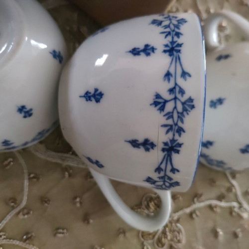 Tea cup set like new, 6 pieces, fine porcelain with blue and white patterns