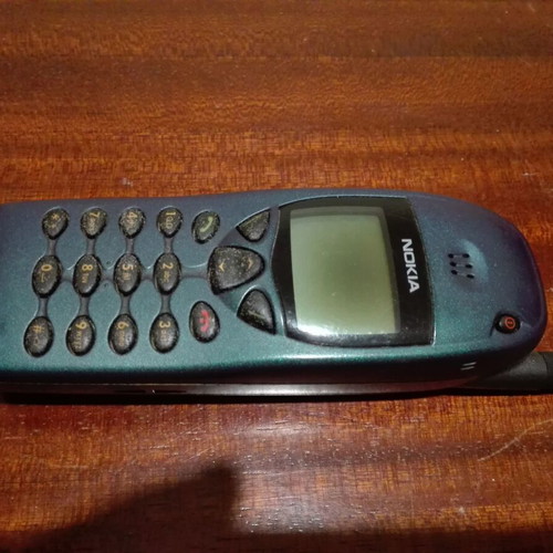 Nokia 6110 vintage mobile phone used with charger