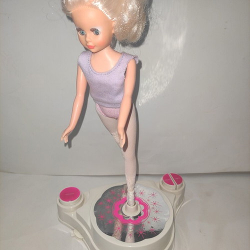 Bibi bo ballerina doll like new with box and accessories