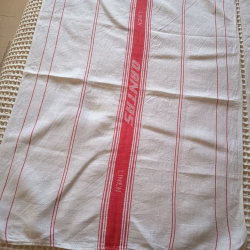 Vintage QANTAS Linen Kitchen Towels Set of 2 like new