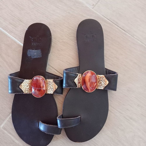 Leather sandals with stone, new, size 36, brown
