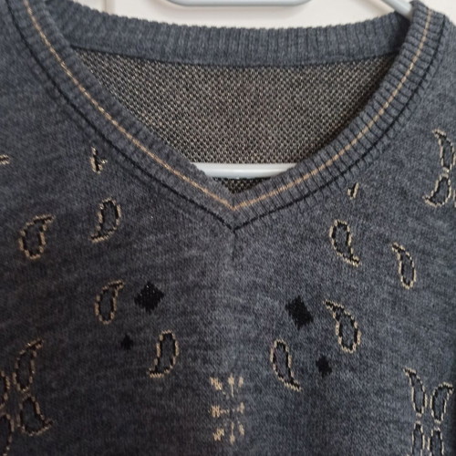 Boho gray V-neck sweater with patterns like new, one size