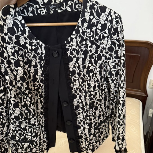 Women's Jacket like new, black and white, size L