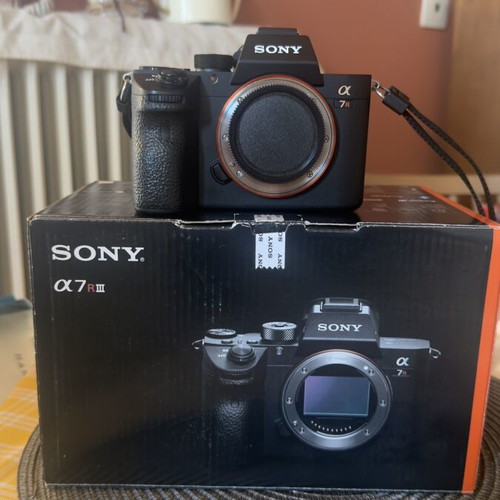 Sony a7R III Full Frame Mirrorless Camera new