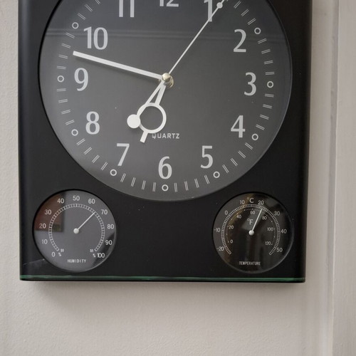 Tronic wall clock 3-in-1 with thermometer and hygrometer like new