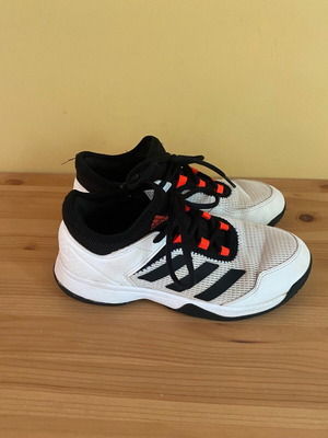 Adidas Adizero Ubersonic kids tennis shoes used, size 36, black-white