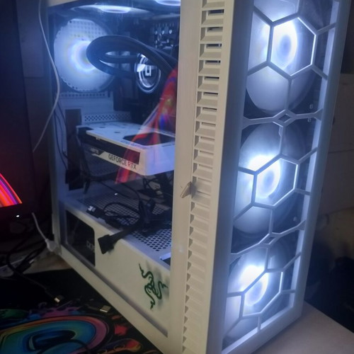 Gaming PC like new with AMD Ryzen 5 and NVIDIA GeForce RTX 5060