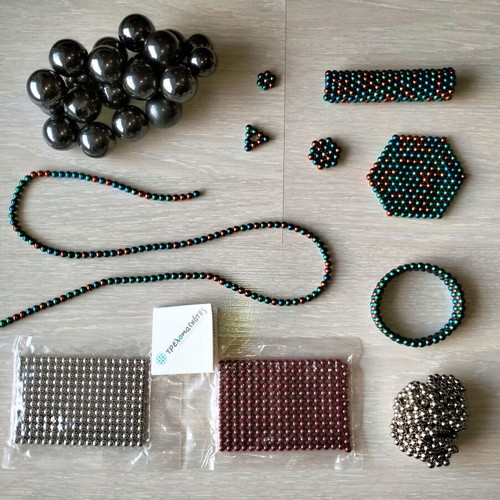 Trelomagnites set like new, 21 large and 2 brand new sets