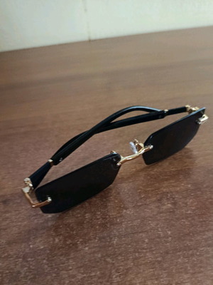 Γυαλιά ηλίου ανδρικά σαν καινούργια, δύο ζευγάρια