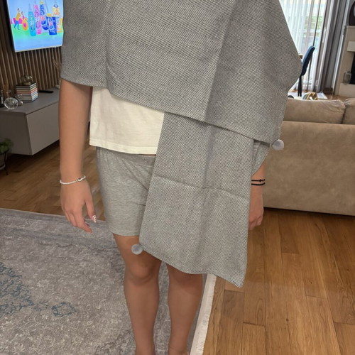Pashmina gray with herringbone pattern like new