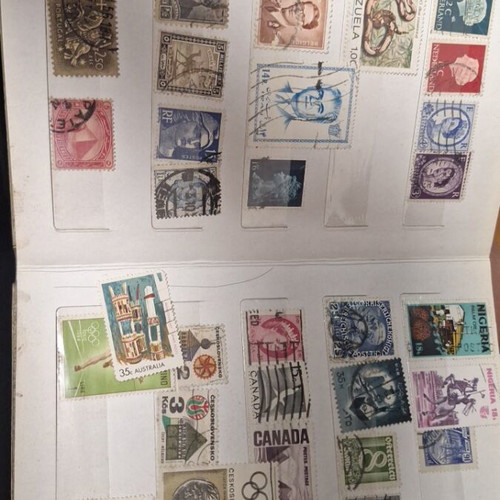 Stamp collection like new, about 400 pieces in album