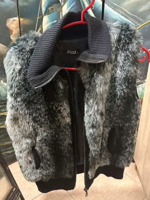 Sleeveless jacket gray like new