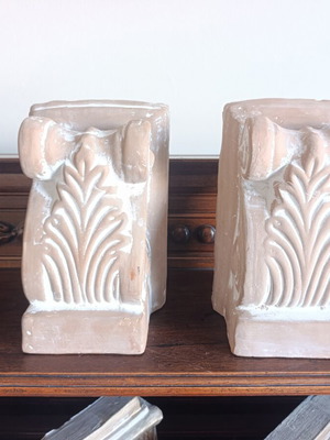 Pair of decorative corbels bookends in genuine terracotta, classic style