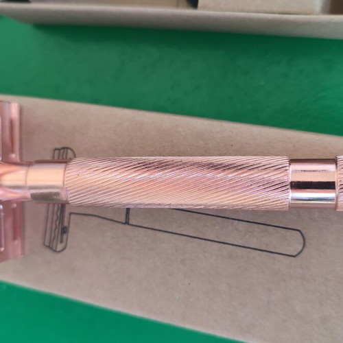 Unisex safety razor in rose gold with 15 blades gift