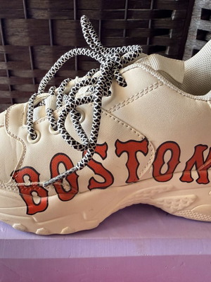 Children's Chunky Sneakers Boston Size 32 Like New Beige