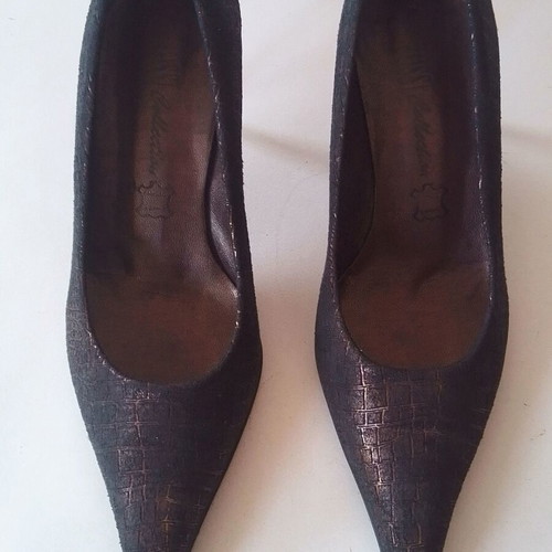 Rossi women's leather pumps size 38 like new, black with brown