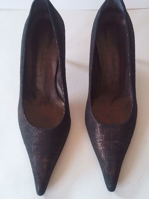 Rossi women's leather pumps size 38 like new, black with brown