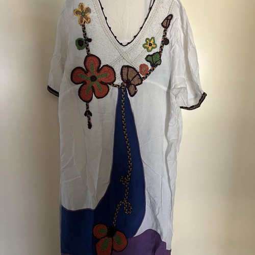 Vintage Meiling dress white with blue and purple embroidered flowers, like new