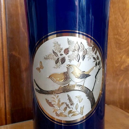Porcelain vase The art of chokin Made in Japan like new, cobalt blue