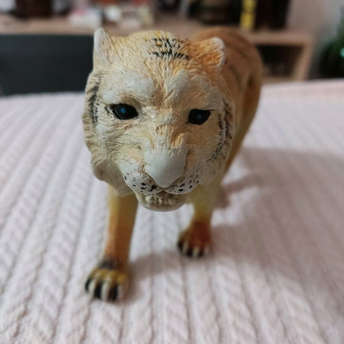 Tiger figure like new
