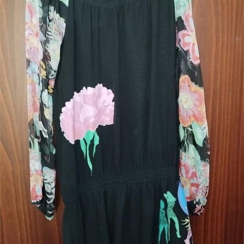 Desigual tunic like new with floral transparency and pink carnation