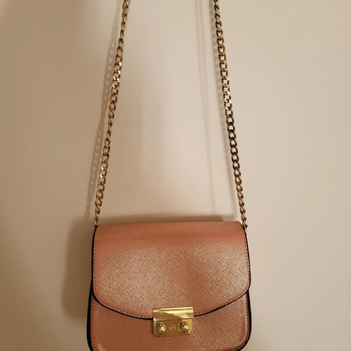 Shoulder bag new in pink-gold color with gold strap