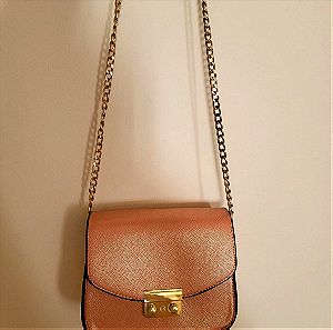 Τσάντα σε ροζ-χρυσό απόχρωση