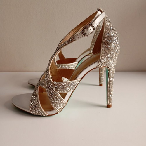 Betsey Johnson sandals new, size 37, white