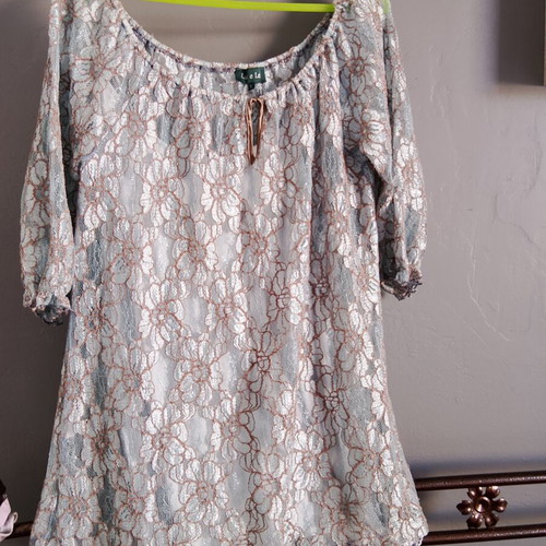Lui e Lei Boho Lace Off-Shoulder Tunic Size S like new