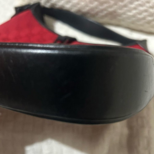 Gucci shoulder bag like new, red
