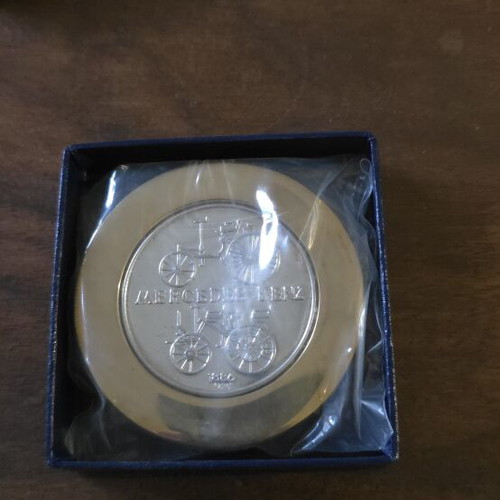 Mercedes Benz press papier new silver and gold commemorative medal