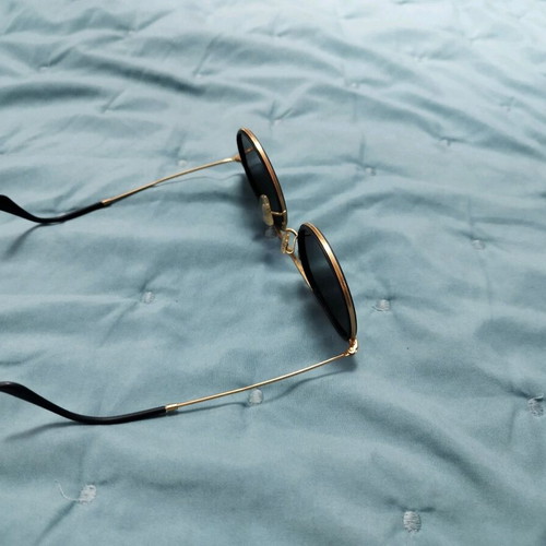 Estilo sunglasses new with blue mirror lenses