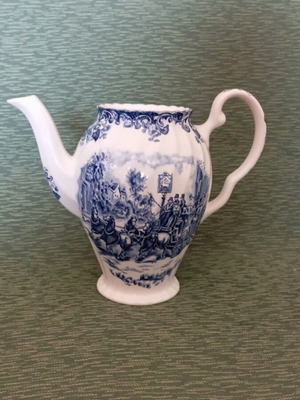 Vintage English teapot without lid, like new