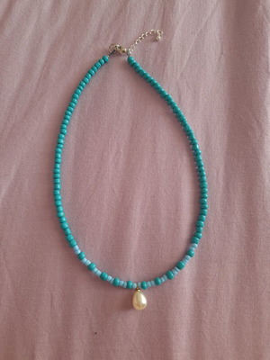 Handmade necklace with size gradient in blue