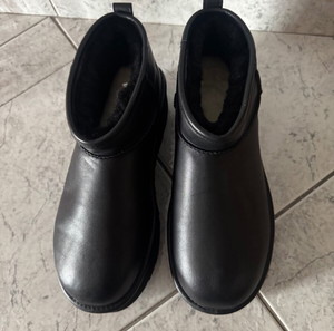 Πωλούνται μποτάκια ugg