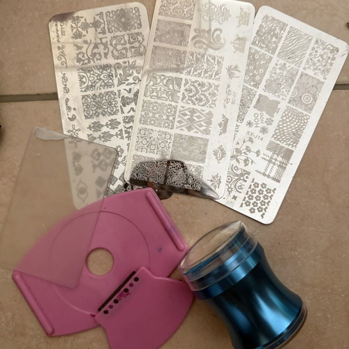 Nail stamping kit like new, set of 4
