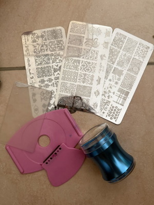 Nail stamping kit like new, set of 4